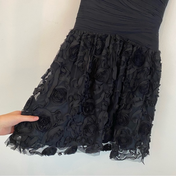 MONIQUE LHUILLIER MONIQUE LHUILLIER - Picture 5 of 6